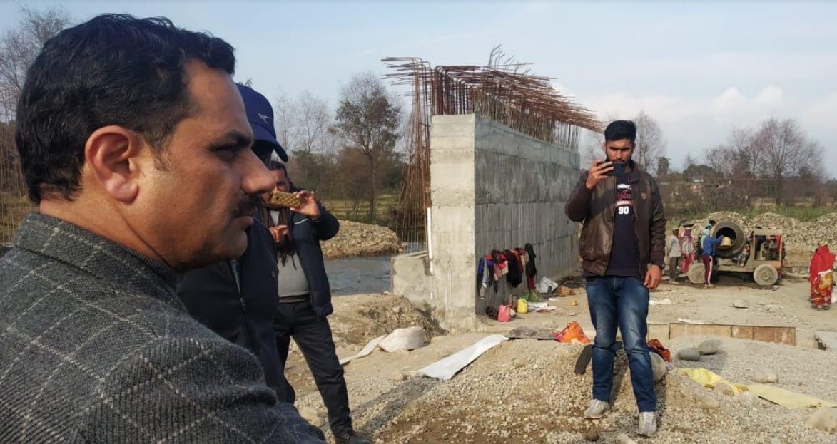 DDC reviews progress of under construction roads and bridges in border area