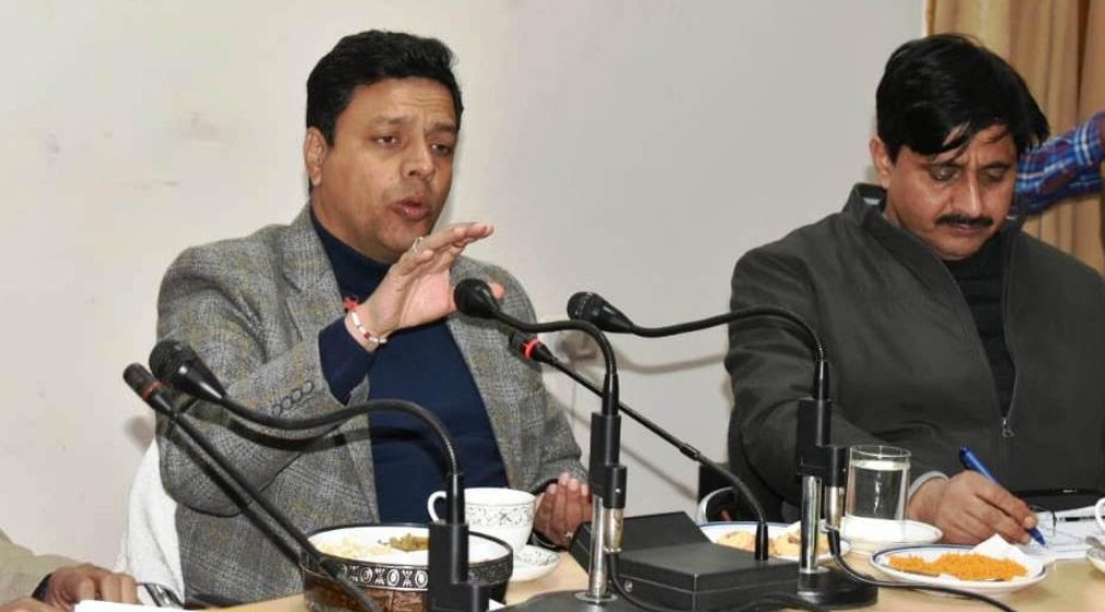 Div Com reviews progress on bunkers in Rajouri, Poonch