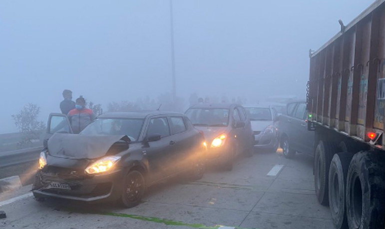 UP: More than 20 cars ram into each other in Baghpat due to dense fog