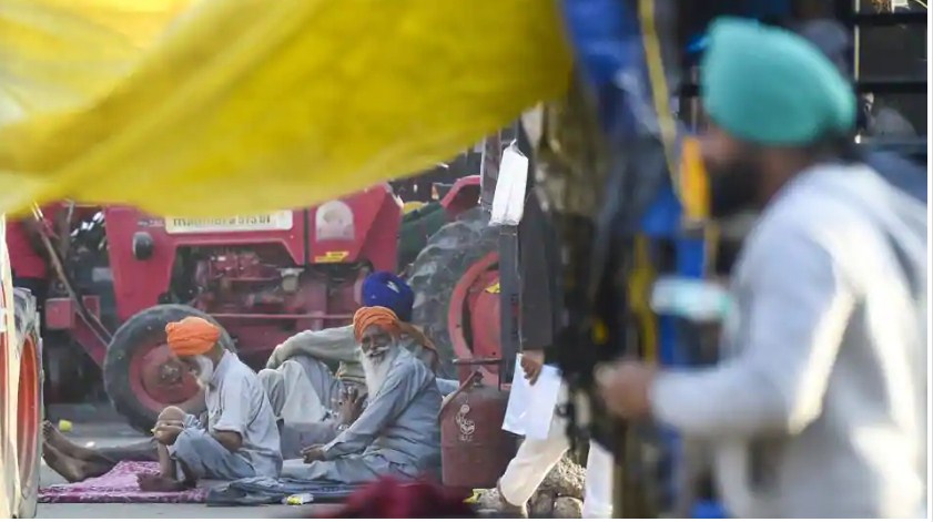 Traffic restrictions continue on Delhi borders as farmers carry on with protest