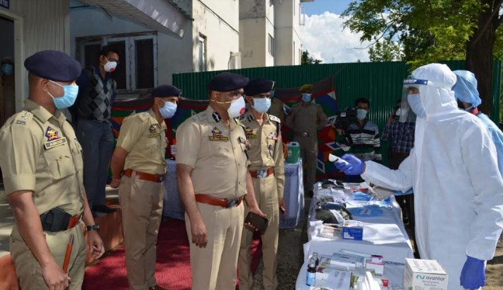 DGP visits Budgam, reviews COVID-19 and security arrangements