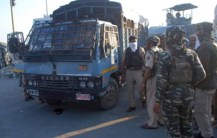 J&K: CRPF party treks 12 km to provide assistance to family stranded on highway   