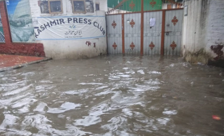 Heavy rains in Kashmir valley, MeT predicts more