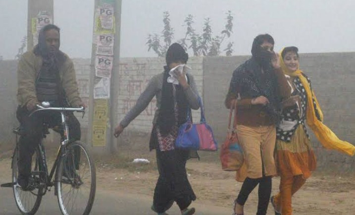 Cold wave intensifies in Delhi, air quality improves to 'moderate' category