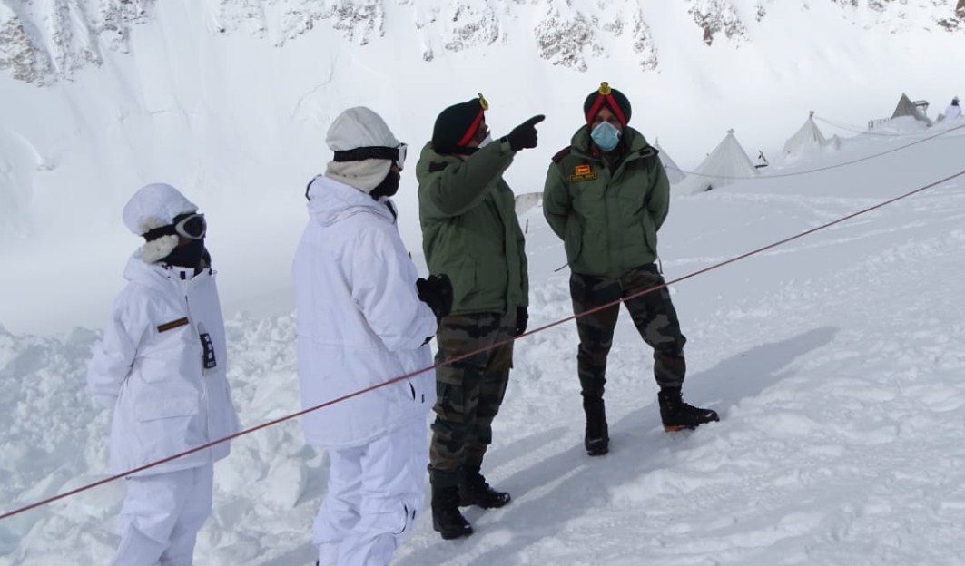 Gen Officer Commanding Fire &Fury Corps visited Siachen
