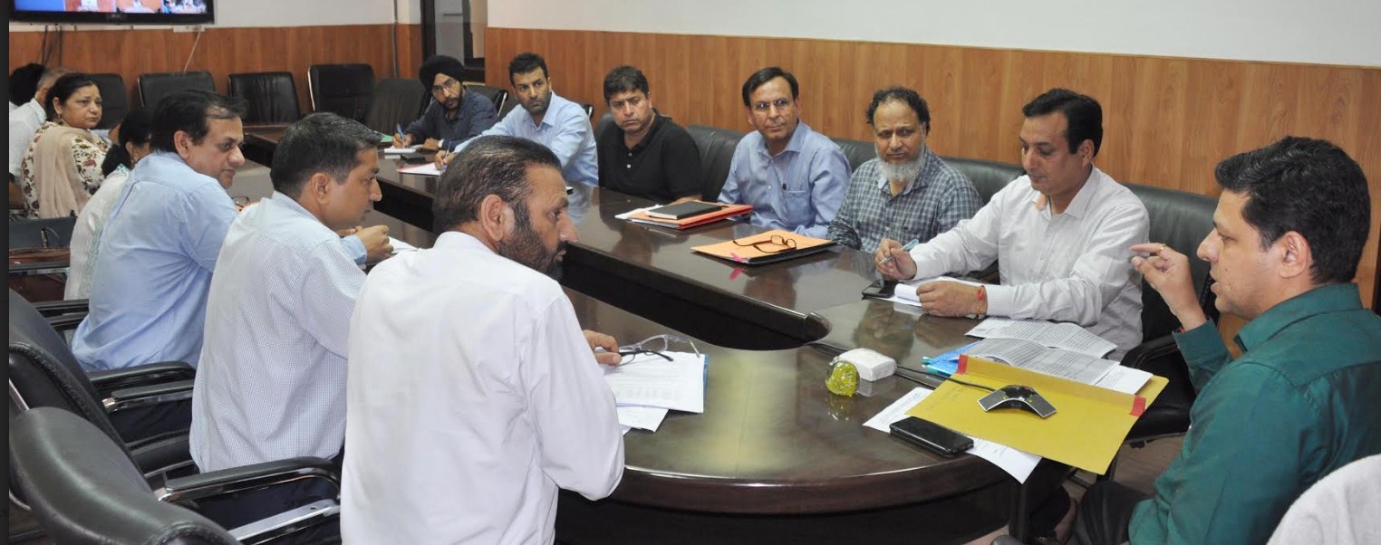 Div Com emphasizes expansion of Mulberry zones in Jammu Division