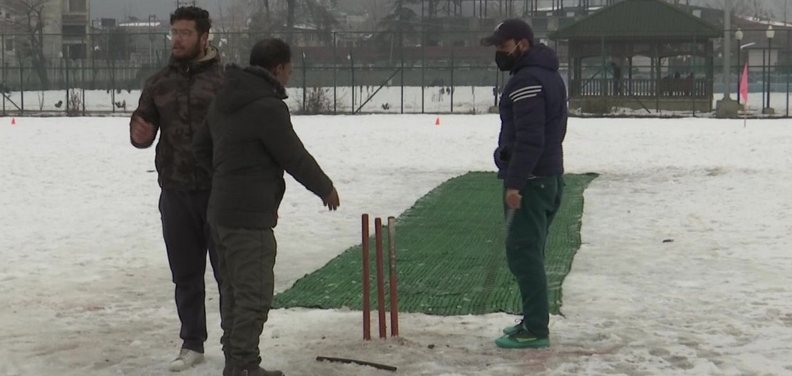 J&K: A cricket association organises first 'Snow Cricket Championship' in Srinagar