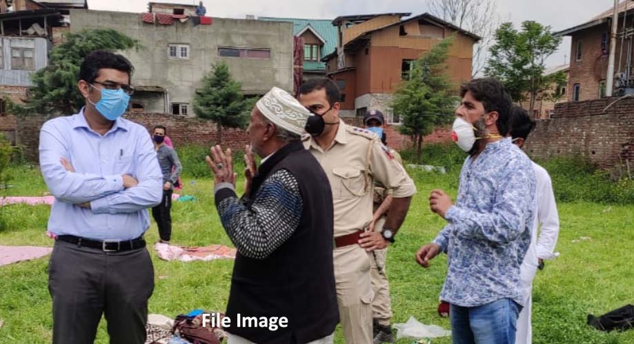 Srinagar COVID-19 Rules: Fine Increased to Rs 1,000 For Not Wearing Mask in Public Places, Says DM Shahid Choudhary