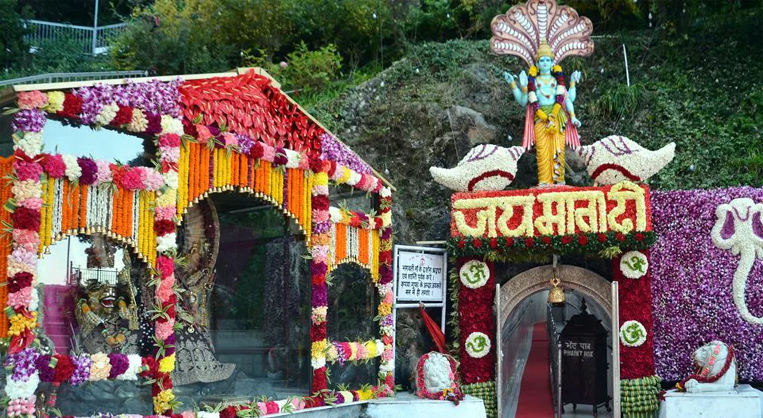 Mata Vaishno Devi Temple decorated, long queues of devotees for darshan