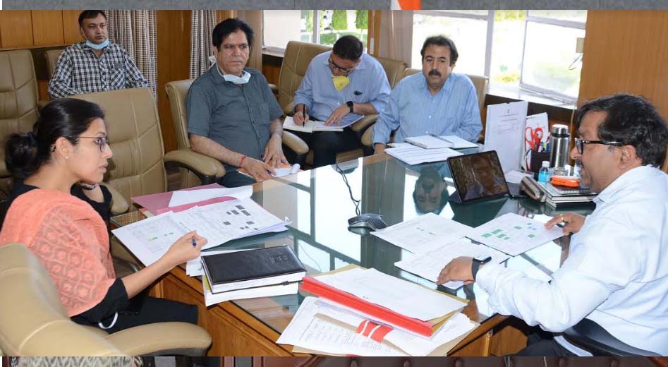Dheeraj Gupta reviews Re-organization Plan of Srinagar, Jammu Municipal Corporations