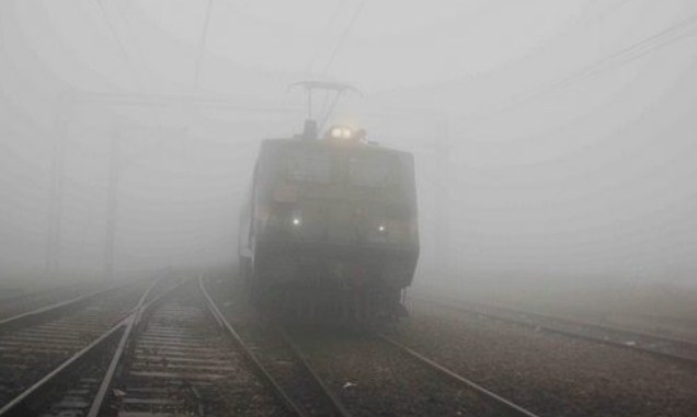 Delhi: 34 trains delayed due to low visibility in Northern Railway region
