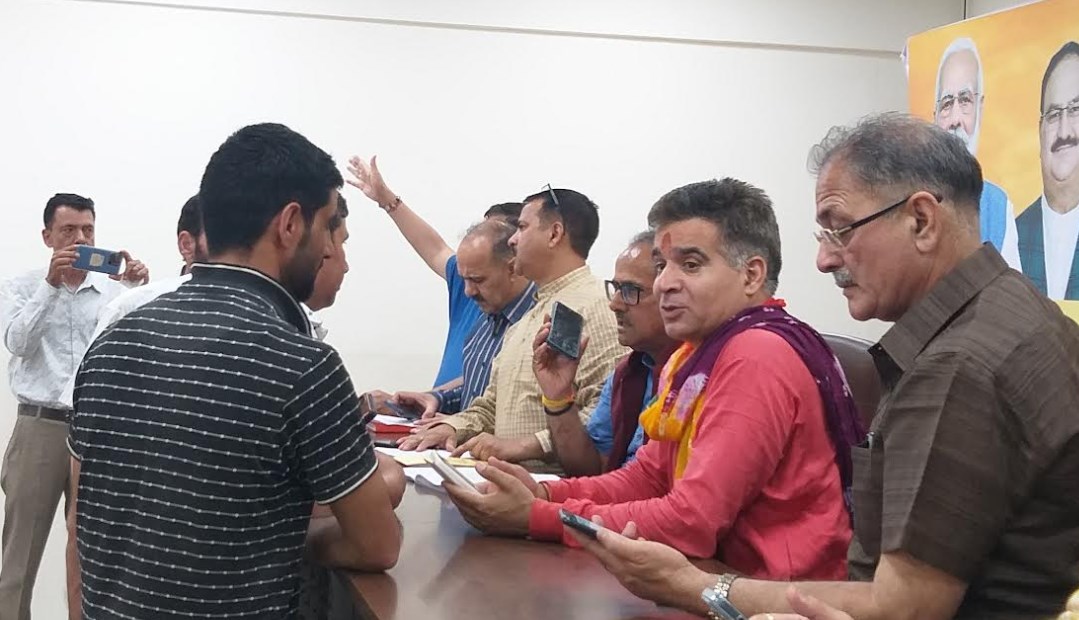 Ravinder Raina prompts new entrants to work with "Nation First" policy