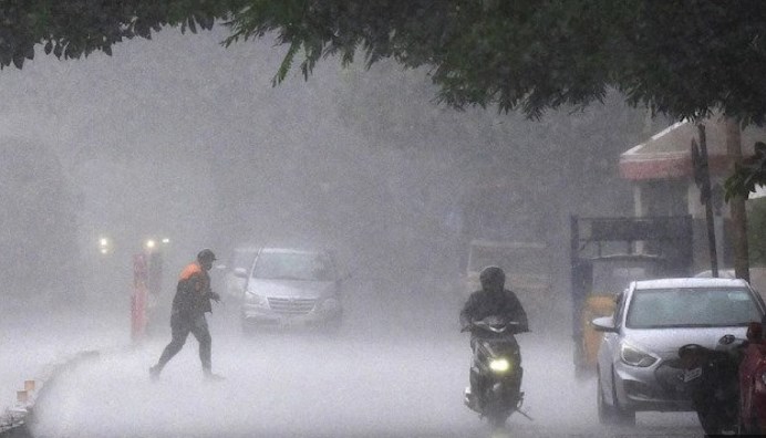 Heavy rain alert during weekend as monsoon likely to pick up over north India: IMD