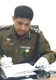 DIG suspends SHO vijaypur for dereliction of duty