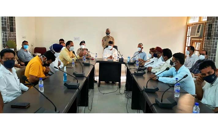 Div Com holds review of covid containment measures in R S Pura with public representatives