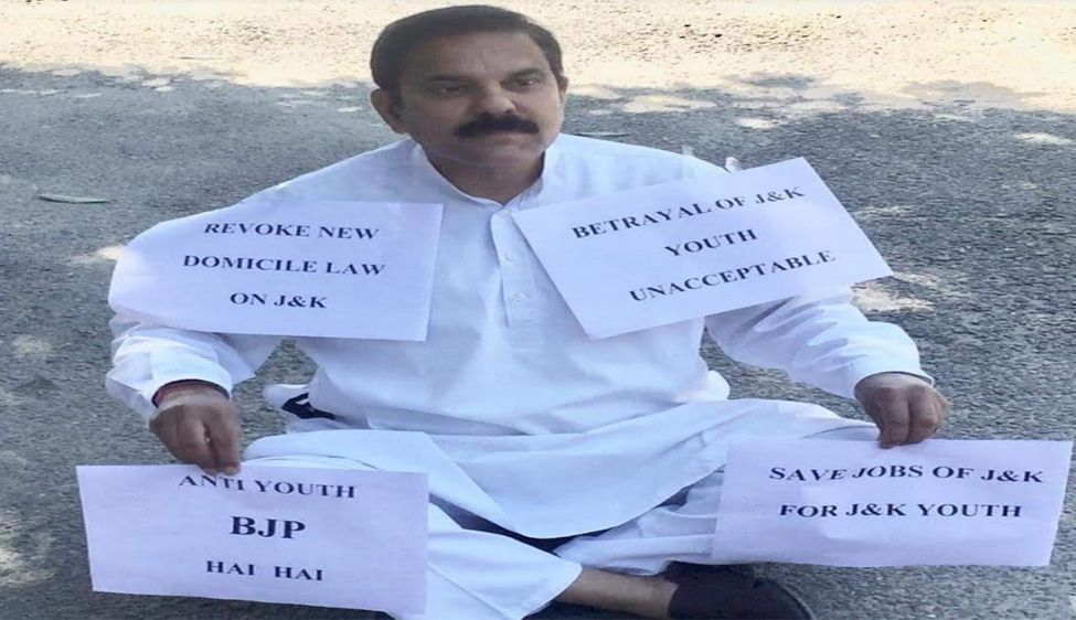 Harsh Dev sits on Protest Dharna over Domicile rule for J&K
