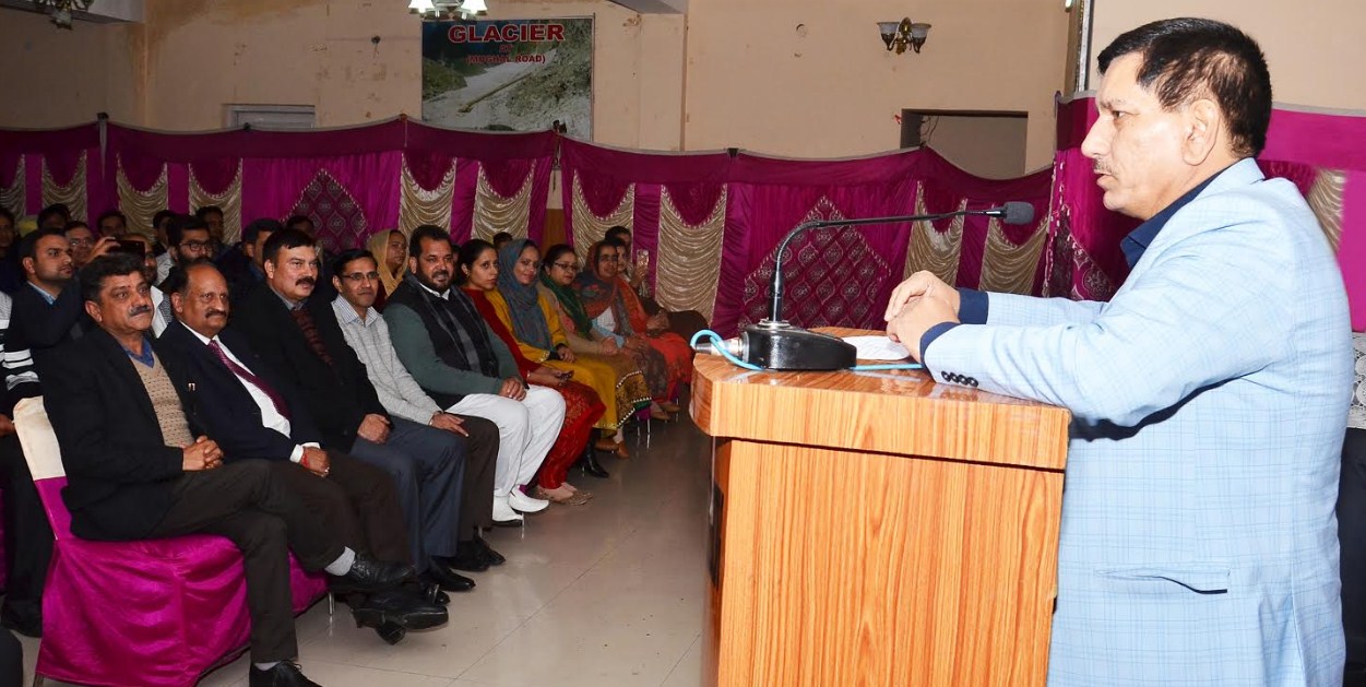 J&K Bank CMD visits Poonch, reviews BUs
