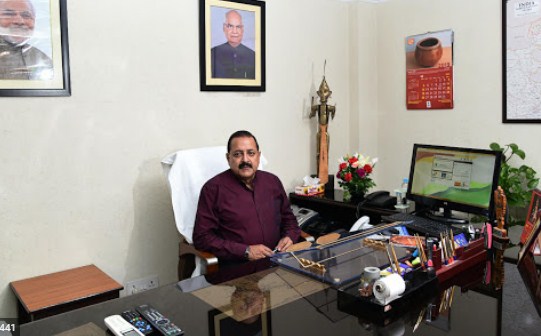 Union Minister Singh reviews the current status of COVID 19 in J&K