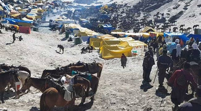 6,114 pilgrims pay obeisance at the Holy Cave
