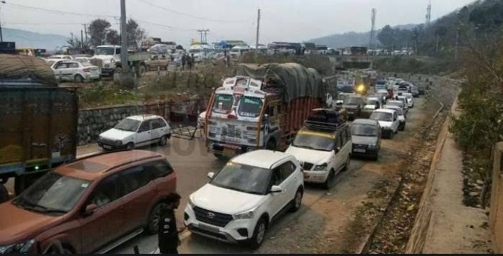 One-way traffic resumes on Srinagar-Jammu highway, Leh, Mughal roads still shut