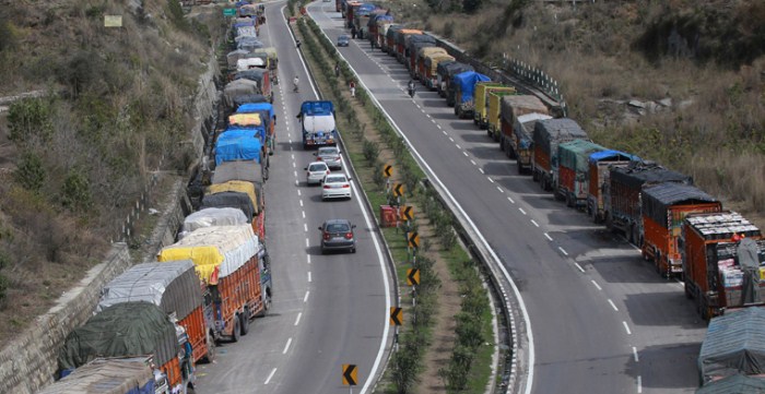 Only stranded vehicles to ply on Srinagar-Jammu highway
