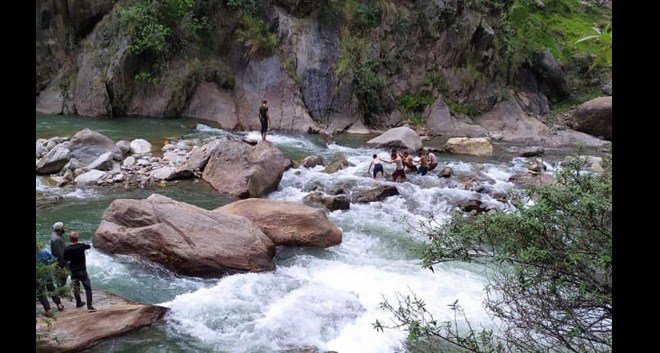 8 dead ,4 injured as mini bus falls into gorge in J-K''s Doda