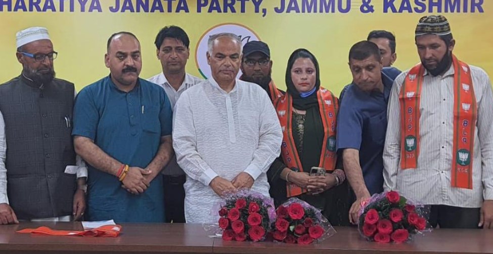 J&K: Sarpanches, Prominent political personalities join BJP
