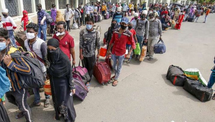 India sees jump of 61,000 COVID-19 cases in 1 week; medical experts feel too early to allow public places