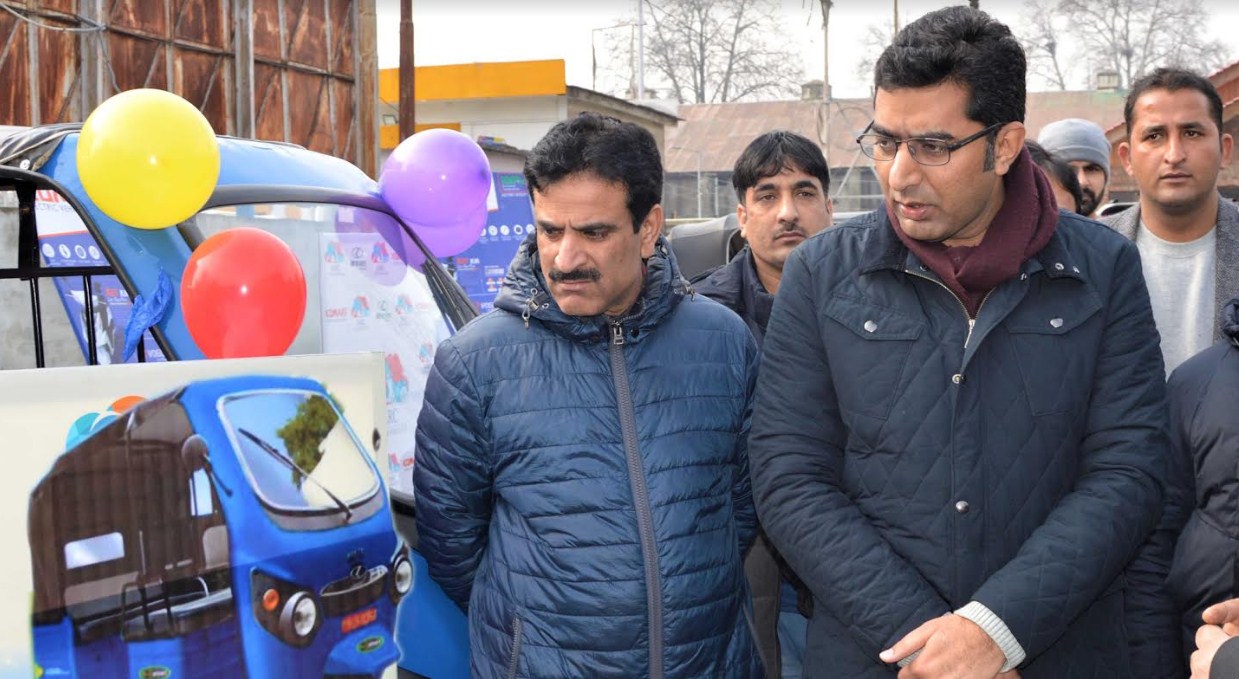 DC inaugurates e-rickshaw service in Srinagar