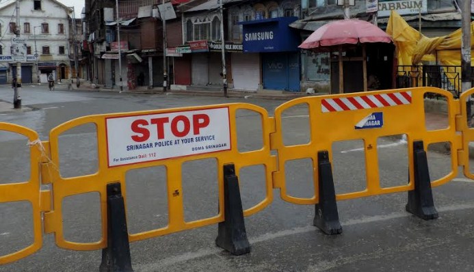 Restrictions continue in Kashmir as COVID curfew extended till Monday