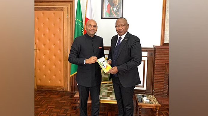 BSF Arrests Two Indian Smugglers with Rs 6.15 Crore Gold