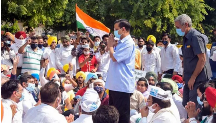 'Government wanted to arrest farmers', says Arvind Kejriwal during visit to Singhu border