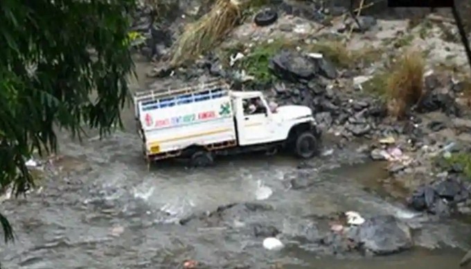 7 killed after vehicle falls  in khud in Himachal Pradesh, PM Modi expresses grief