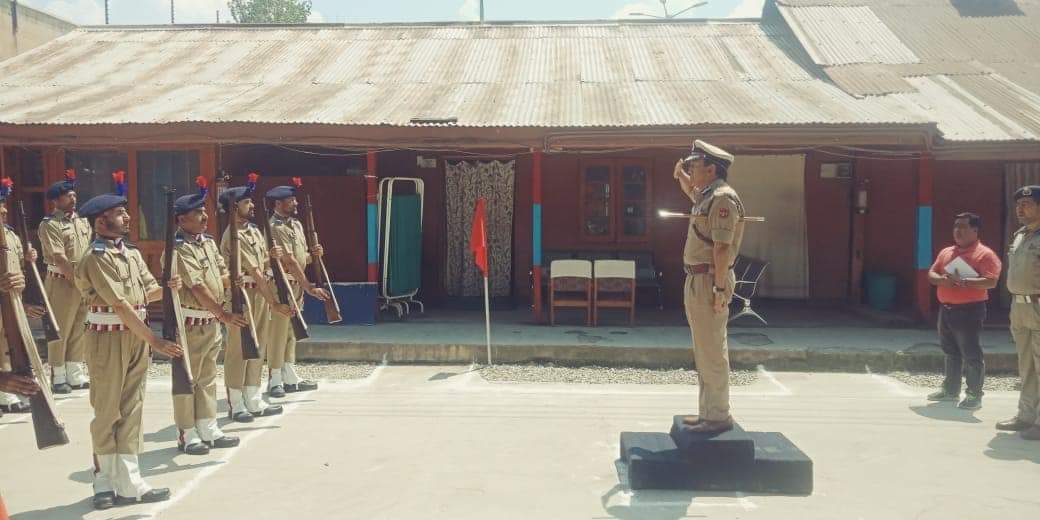 DG Prisons VK Singh visits Central Jail Srinagar, reviews Security arrangements