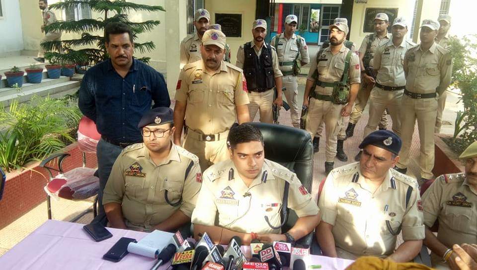 8 Kgs Heroin worth 40 crore recovered, 2 Kashmir based Narco Smugglers arrested in Udhampur 