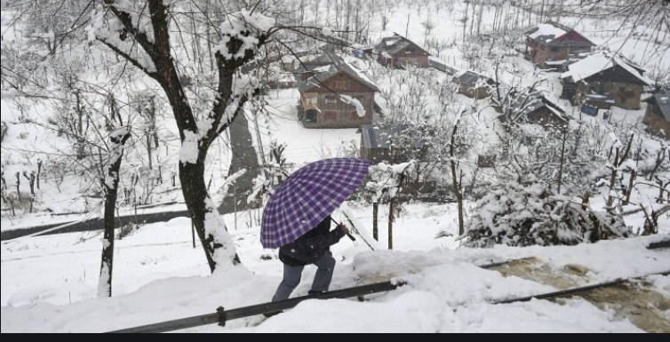 Kashmir continues to receive snowfall for fourth consecutive day; air, road traffic hit