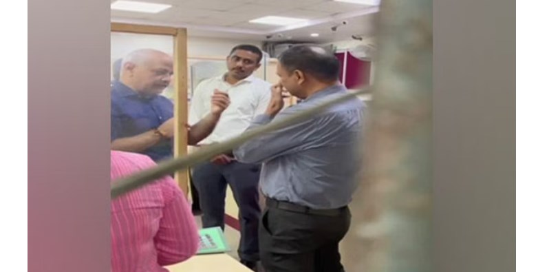 Delhi Deputy CM Manish Sisodia, wife at bank as CBI searches locker in alleged liquor scam