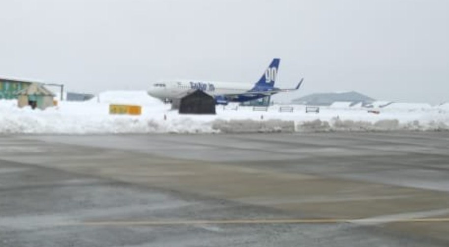 Srinagar airport: Flight operations resume after 4 days