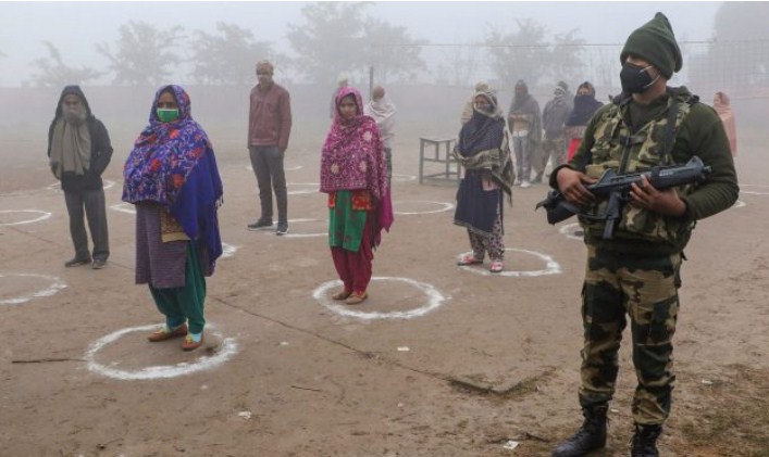 J-K authorities detain 20 political leaders ahead of DDC poll counting