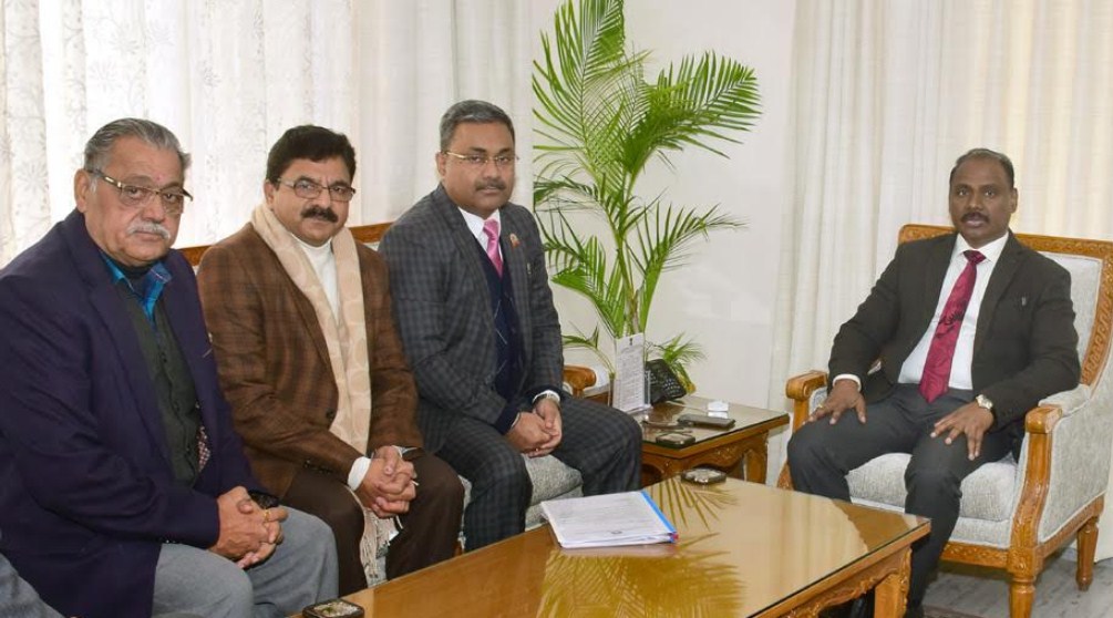 Joint Delegation of Jammu Fruit Association and JK Chemists & Druggists Association calls on Lt Governor