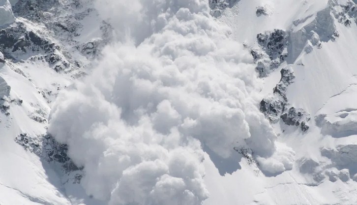  Fresh avalanche warning for upper reaches in north Kashmir