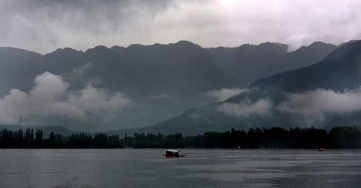 Light to moderate rain during the next 24 hours in J&K: MeT