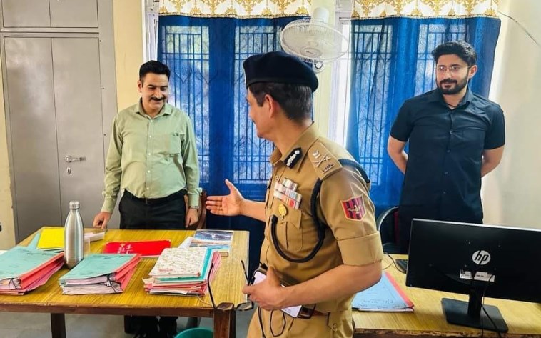 DGP J&K makes surprise visit to SIA Jammu; Reviews its working and interacts with officials