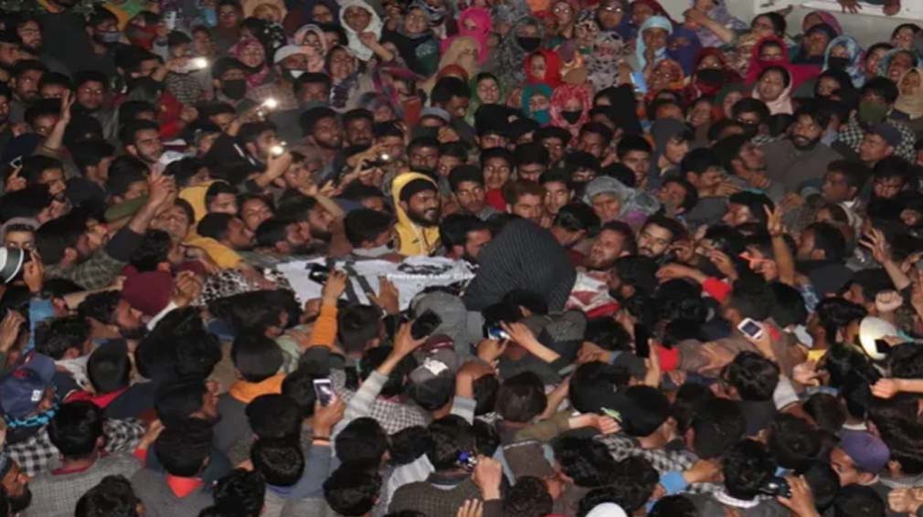 Locals in Kashmir defy COVID-19 lockdown to participate in funeral of slain JeM terrorist; FIR registered