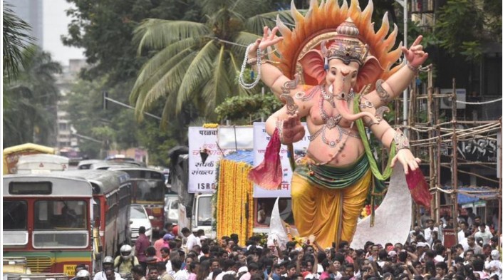 Devotees bid adieu to Lord Ganesh, immersions begin in Maharashtra