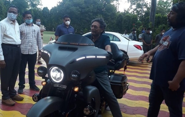 Chief Justice SA Bobde spotted sitting on Harley Davidson in Nagpur, photos go viral