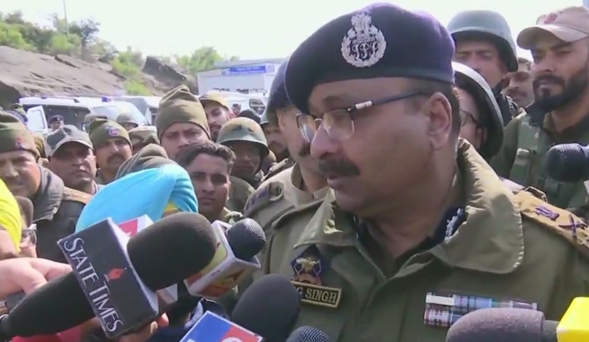 3 Killed Terrorists belonged to Jaish group, Huge cache of Arms recovered : DGP J&K