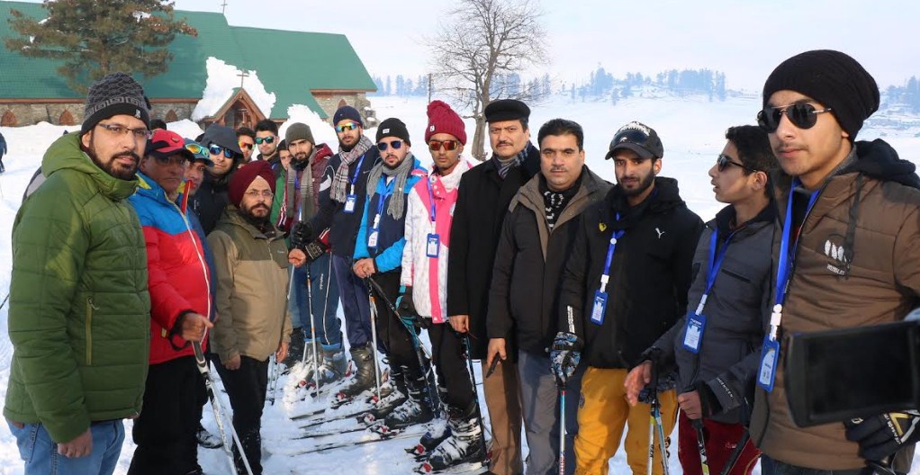 Dir Tourism inaugurates first skiing course at Gulmarg