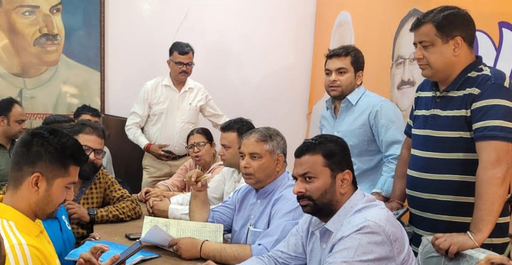 Congress and its allies working on hollow slogans : Sat 