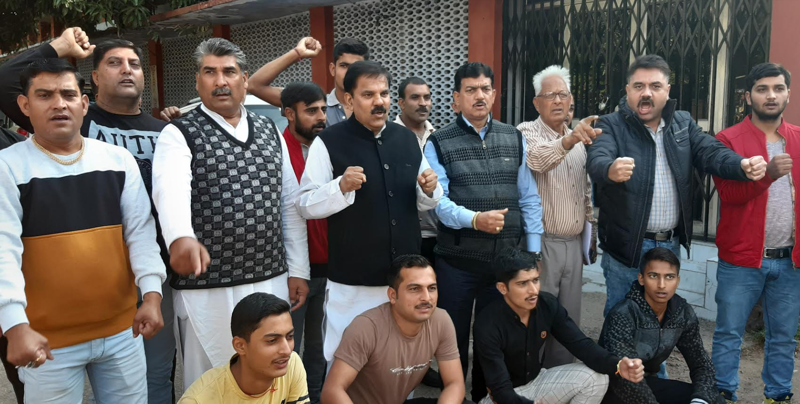 Students, businessmen badly hit by unjustified internet ban: Harsh